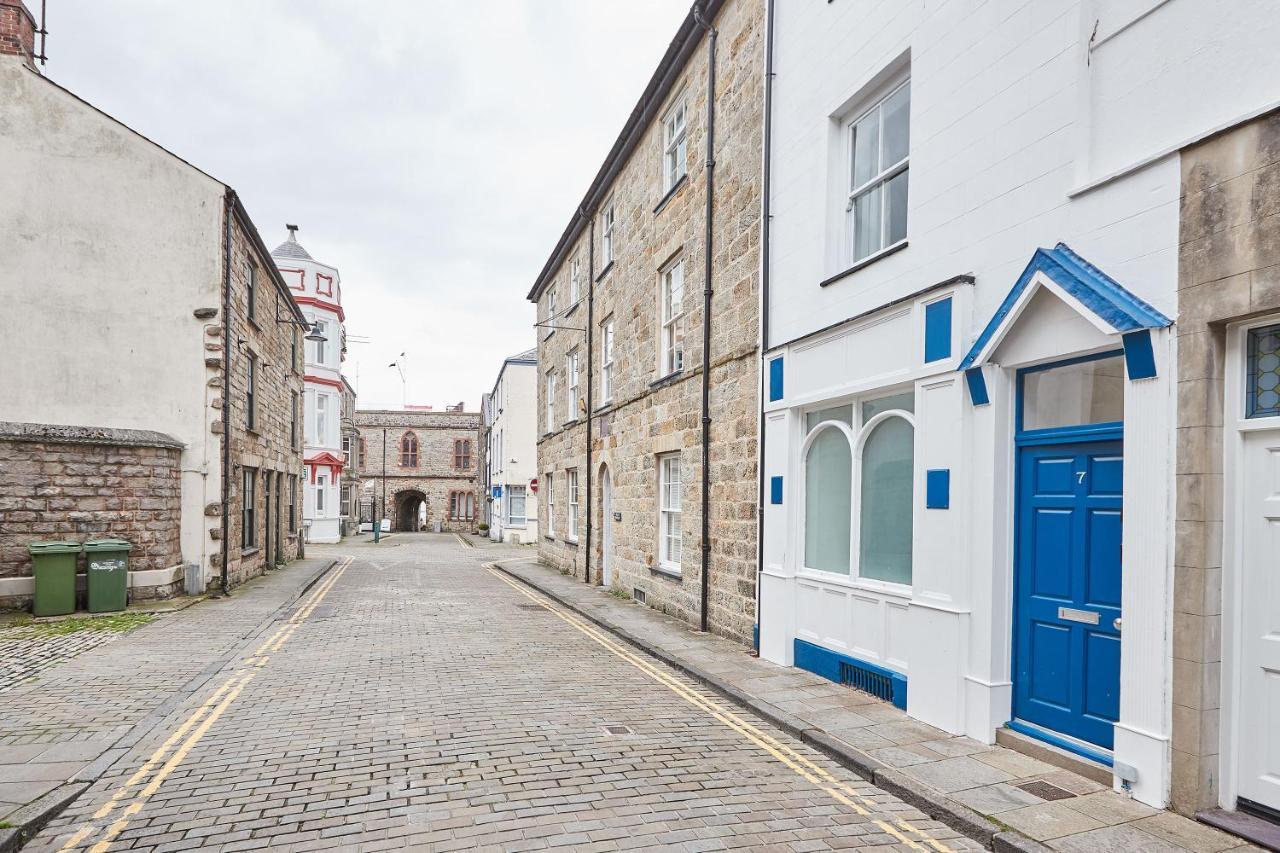 Host & - High Street